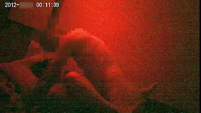 ஒரு மேதாவியின் கழுதையை ருசித்து அவனை குதத்துடன் ஆக்குகிறது