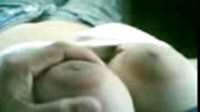 ஒரு குட்டைப் பாவாடை அவள் காதலியை மிகவும் தூண்டியது