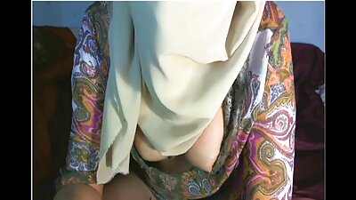 வீரர்கள் ஒரு நிறுவனத்தின் மீது பொன்னிற