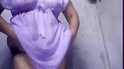 என் காதலன் வாங்கிய புதிய ஜீன்ஸை முயற்சிக்கிறேன்
