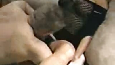 மாஷாவைப் பார்க்க அழைத்தாள், அவள் படிக்கட்டில் ஒரு ஊதுகுழல் கொடுக்க விரும்பினாள்