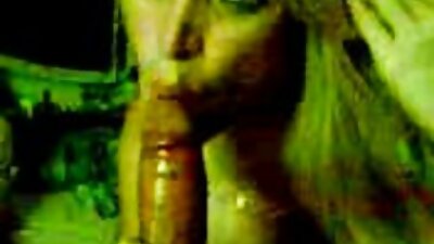 மாலுக்கு அருகிலுள்ள வாகன நிறுத்துமிடத்தில் ஜூசி ப்ளோஜாப்